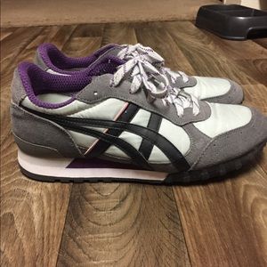 Womens size 9: Onitsuka Tiger Sneaker